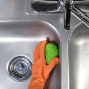 Cara Mudah Membersihkan Tempat Cuci Piring