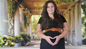 Tips Memilih Baju Wanita Gemuk Supaya Terlihat Langsing 1
